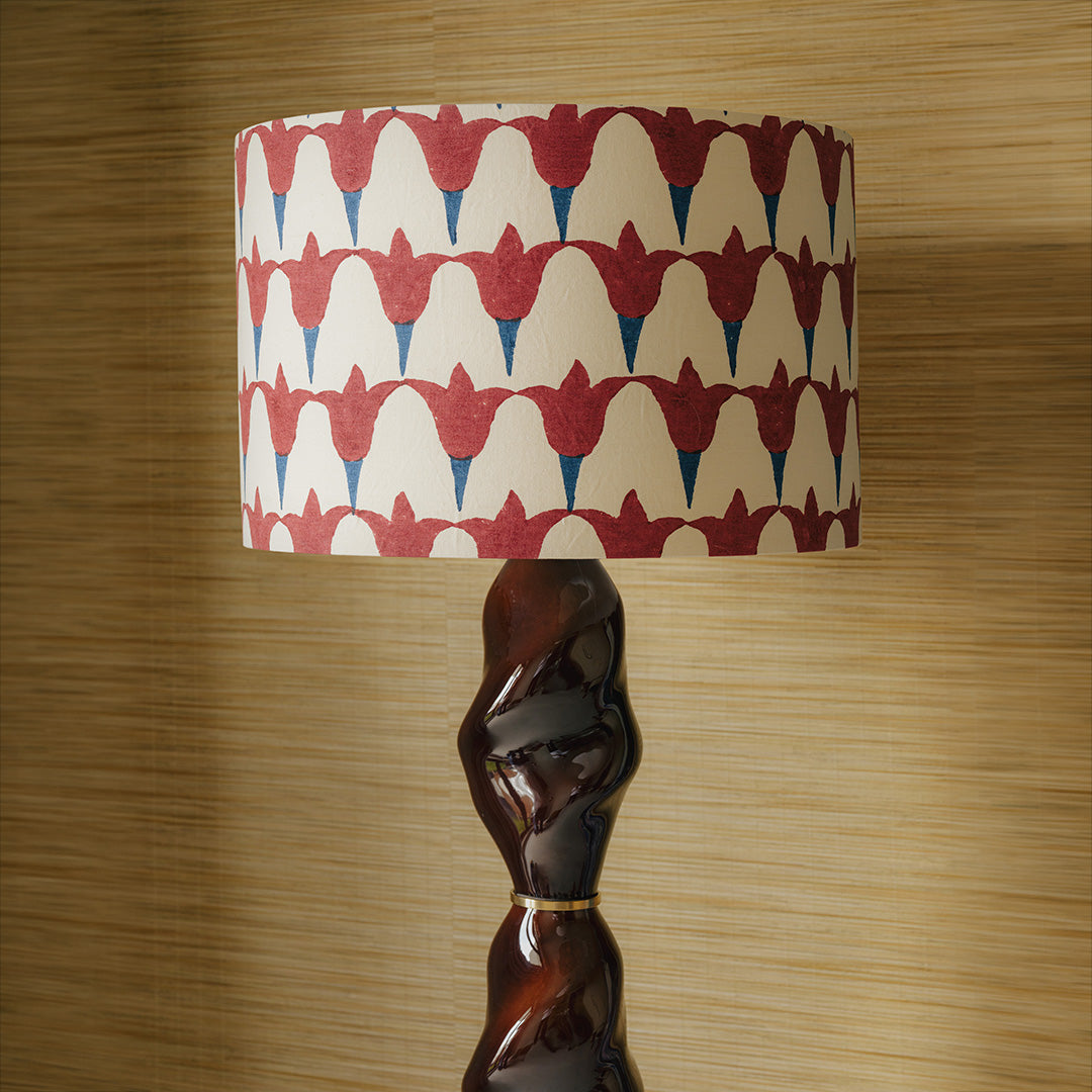 Détail sur l'abat-jour de la lampe en porcelaine Casadio crée en collaboration avec Caroline Andréoni.