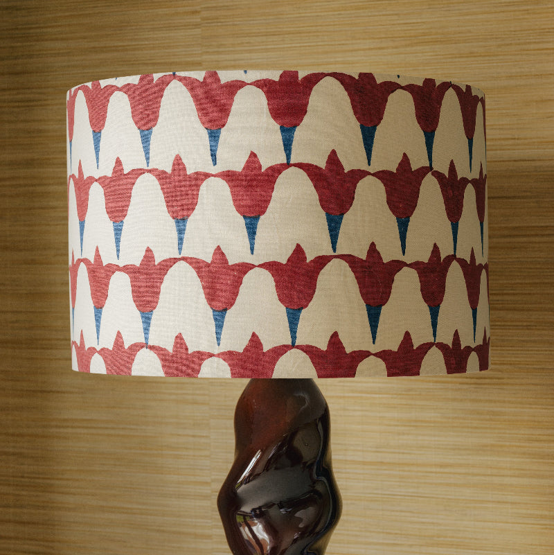 Détail sur l'abat-jour de la lampe en porcelaine Casadio crée en collaboration avec Caroline Andréoni.