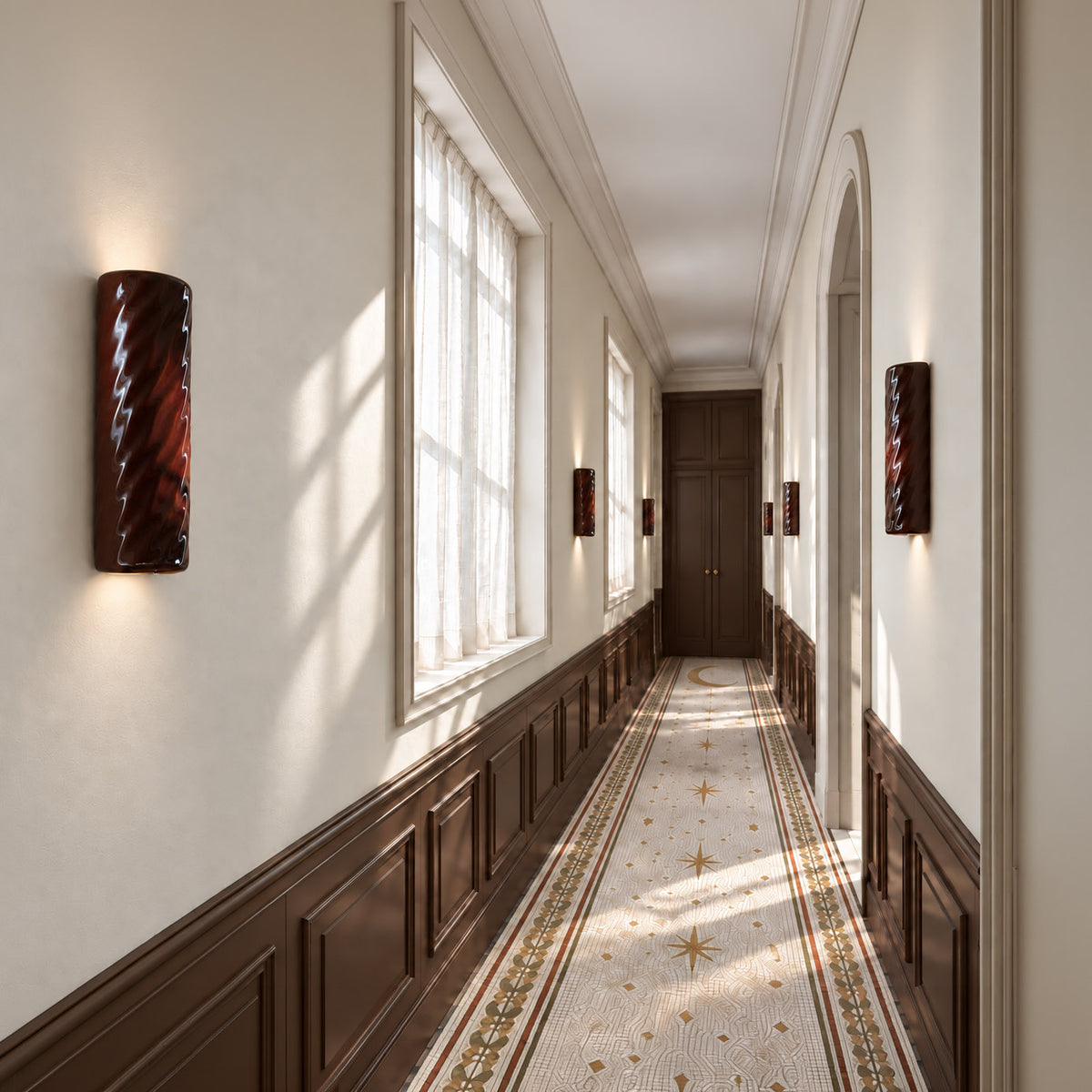 Applique murale Diane en porcelaine couleur Grenat, création Ombre d’Or, vue couloir. #couleur_grenat