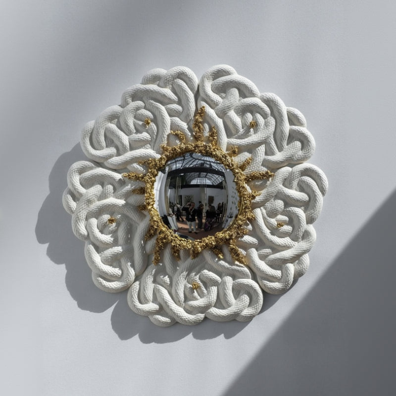 Miroir Naga en bronze et éclats d'or. Céramique d'art par Ombre d'Or. Exposition Grand Palais.