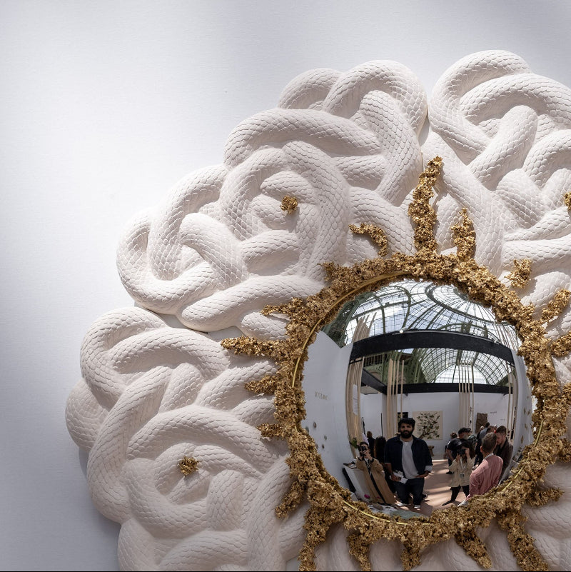 Miroir Naga en bronze et ceramique avec éclats d'or. Création artisanale Ombre d'Or exposée au Grand Palais.