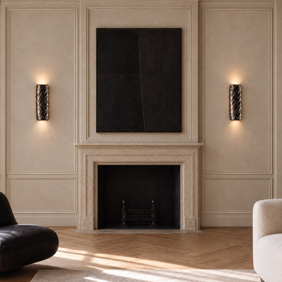 Appliques murale Diane en porcelaine couleur métal, création Ombre d’Or, vue cheminée. #couleur_métal