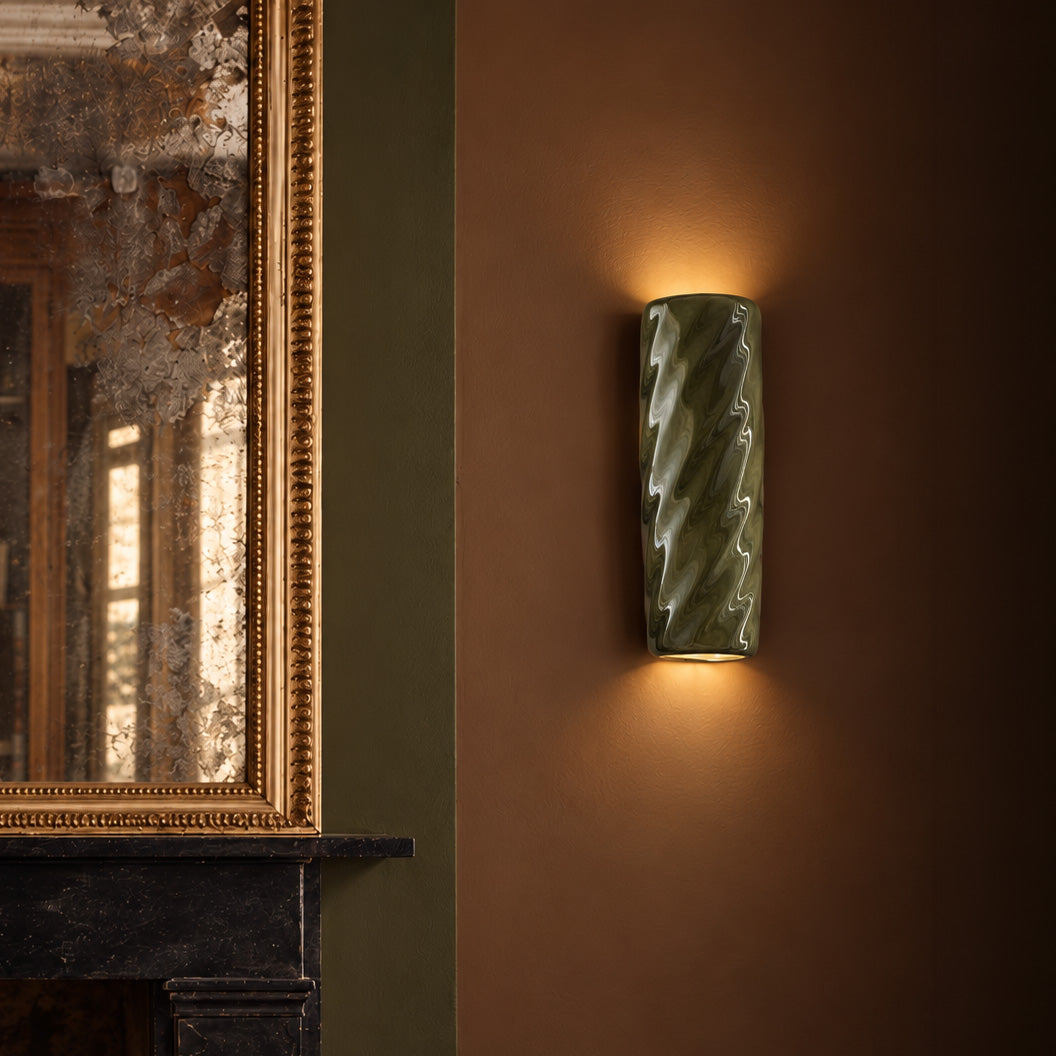 Applique murale Diane en porcelaine couleur vert, création Ombre d’Or, vue situation. #couleur_vert