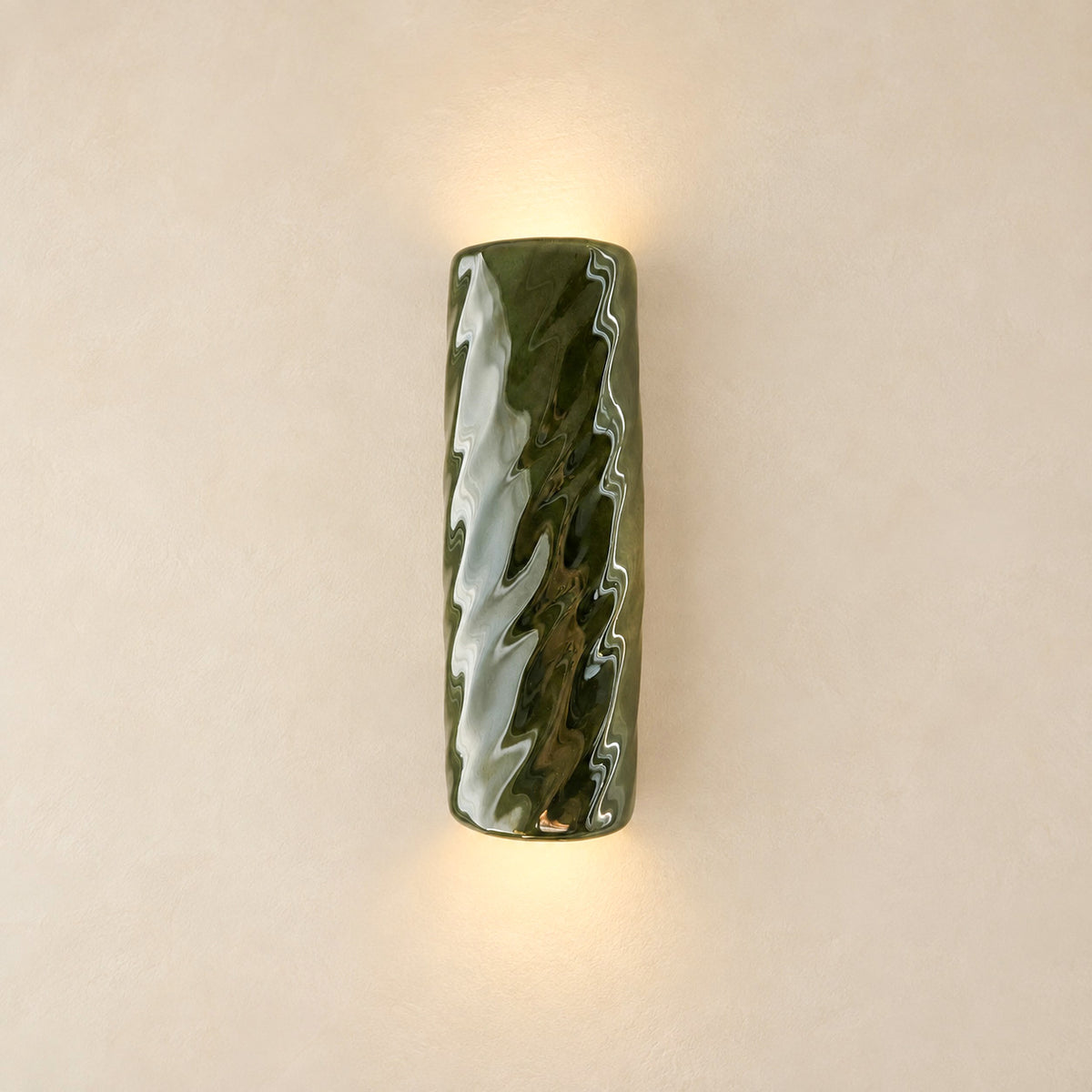Applique murale Diane en porcelaine couleur vert, création Ombre d’Or, vue face. #couleur_vert
