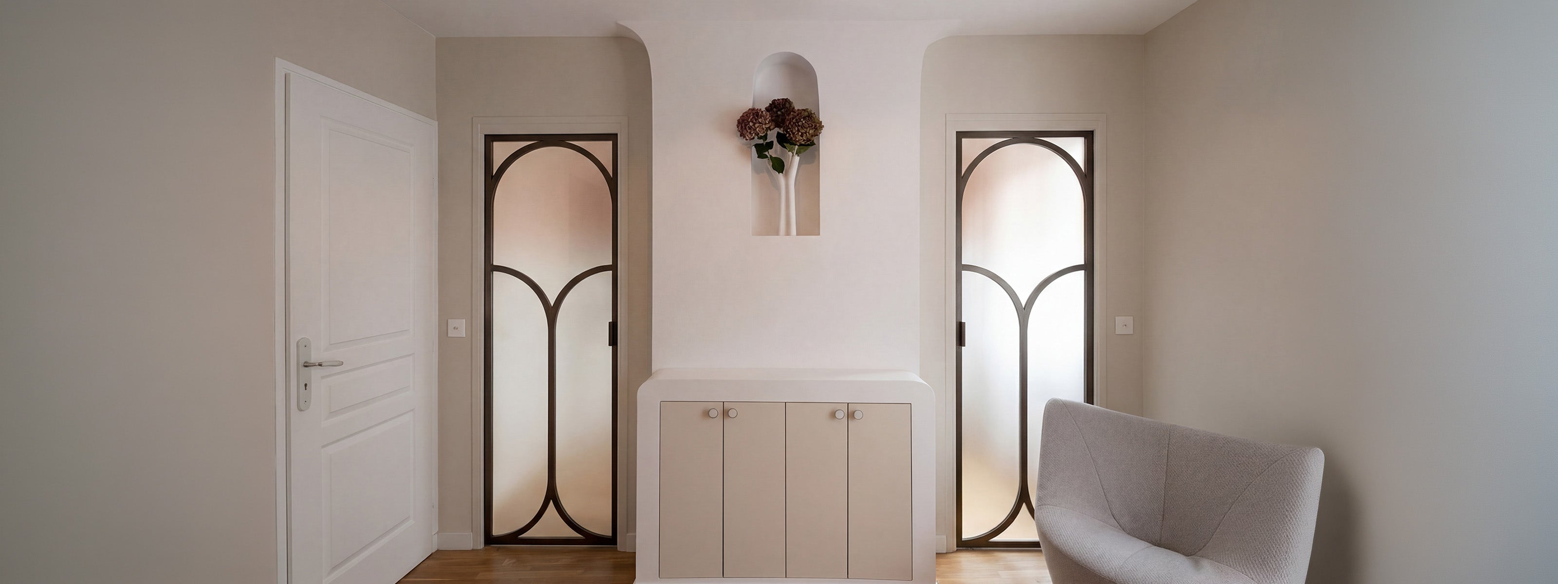 Cabinet de psychologue entièrement réaménagé par Ombre d’Or, avec une décoration sobre et chaleureuse.