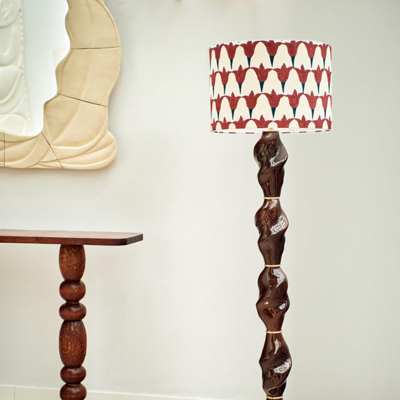 Lampadaire en faïence Casadio crée en collaboration avec Caroline Andréoni.