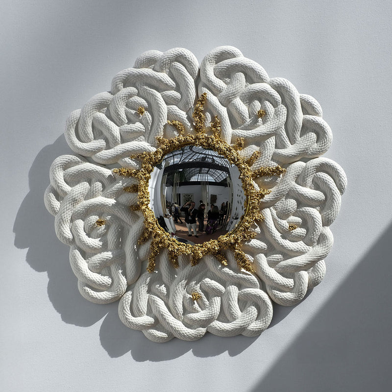 Miroir Naga en bronze et éclats d'or. Céramique d'art par Ombre d'Or. Exposition Grand Palais.