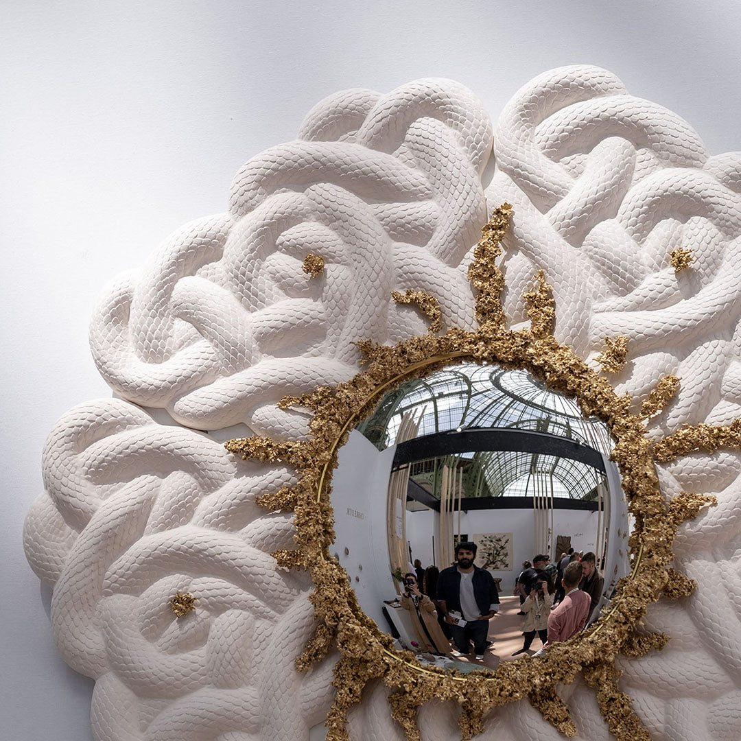 Miroir Naga en bronze et ceramique avec éclats d'or. Création artisanale Ombre d'Or exposée au Grand Palais.