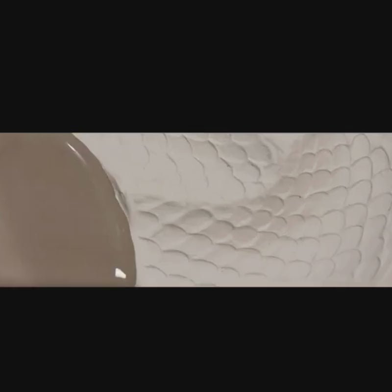 Vidéo de création du miroir Naga dans l'atelier de céramique Ombre d'Or basé à Vincennes, près de Paris.