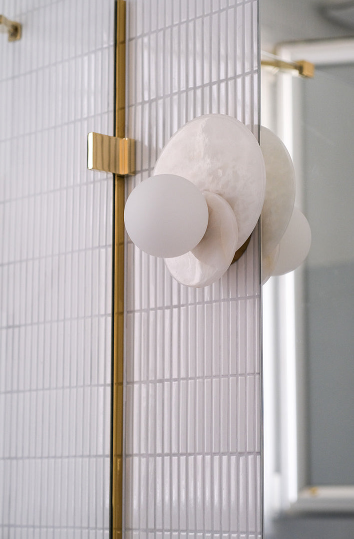 Salle de bain d'un appartement parisien, projet Convention par Ombre d'Or : douche 
italienne, robinetterie laiton, faïence métro blanche et meuble vasque en noyer.